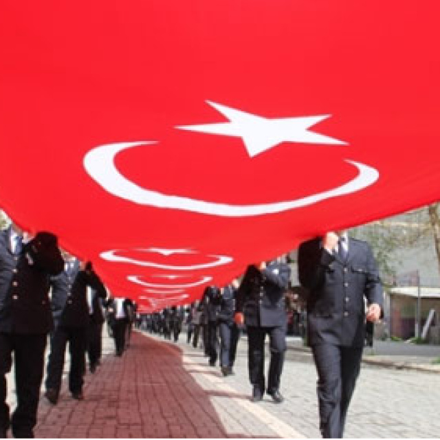 Türk bayrağına saygısızlığa tutuklama