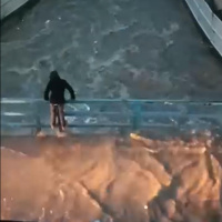 İzmir'de zor anlar! Dere taştı, her yer göle döndü!