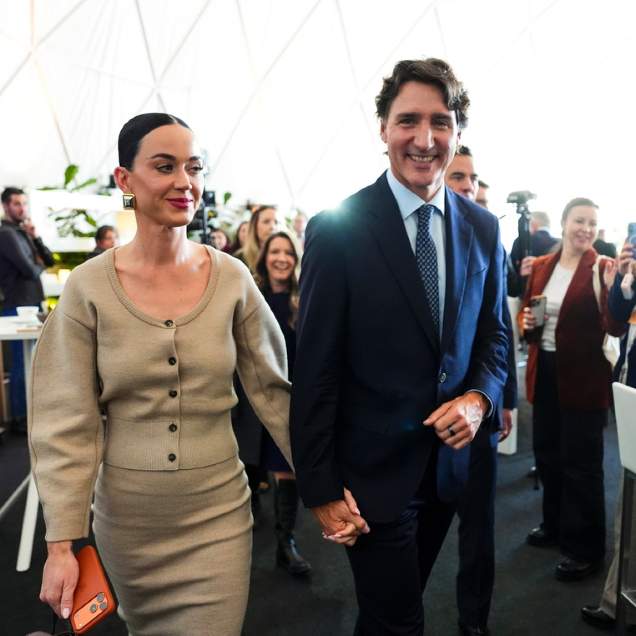 Tüm gözler onlara çevrildi