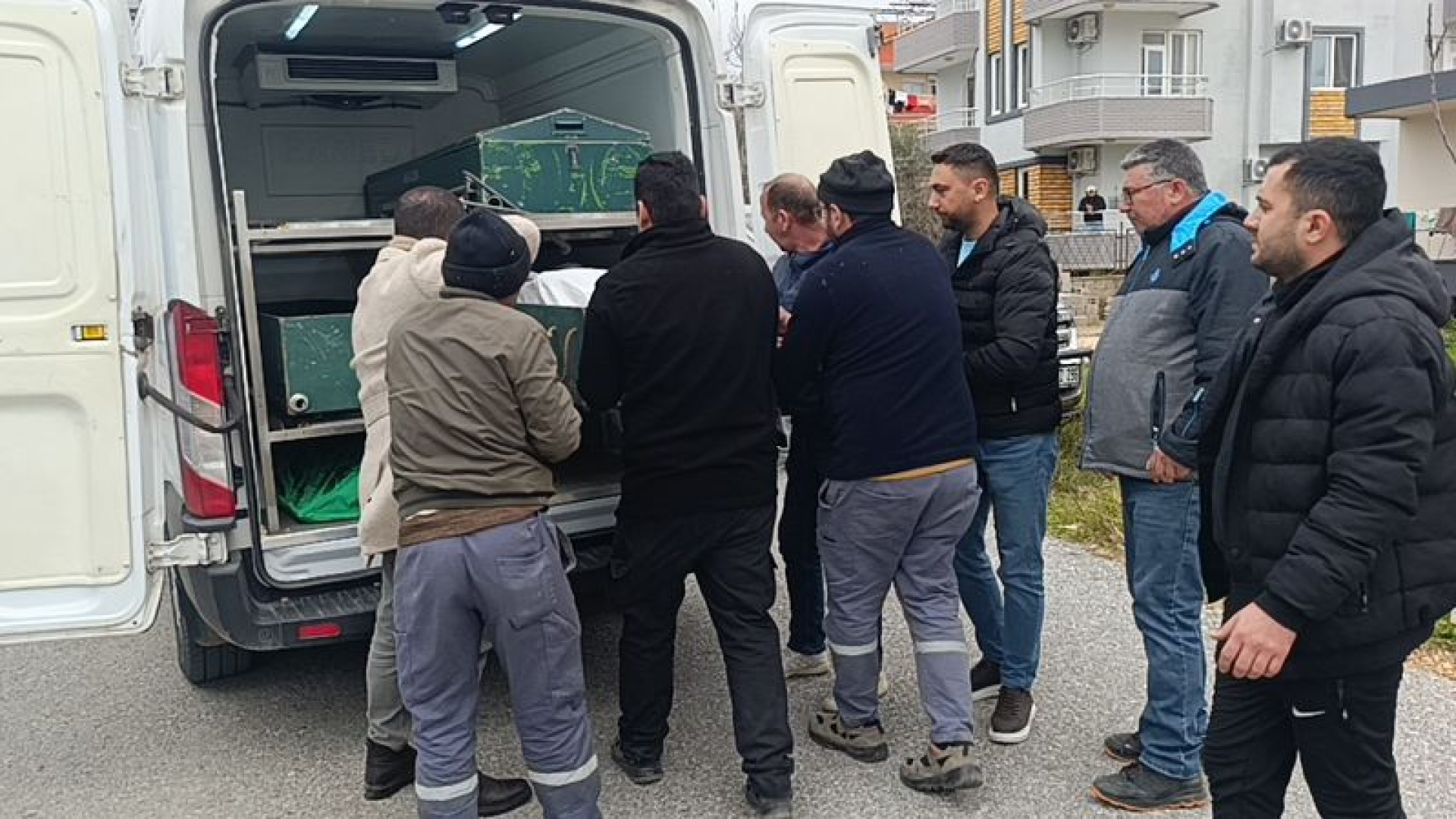 Son dakika: Antalya'da evinde karnından vurulmuş halde ölü bulundu | Son dakika haberleri