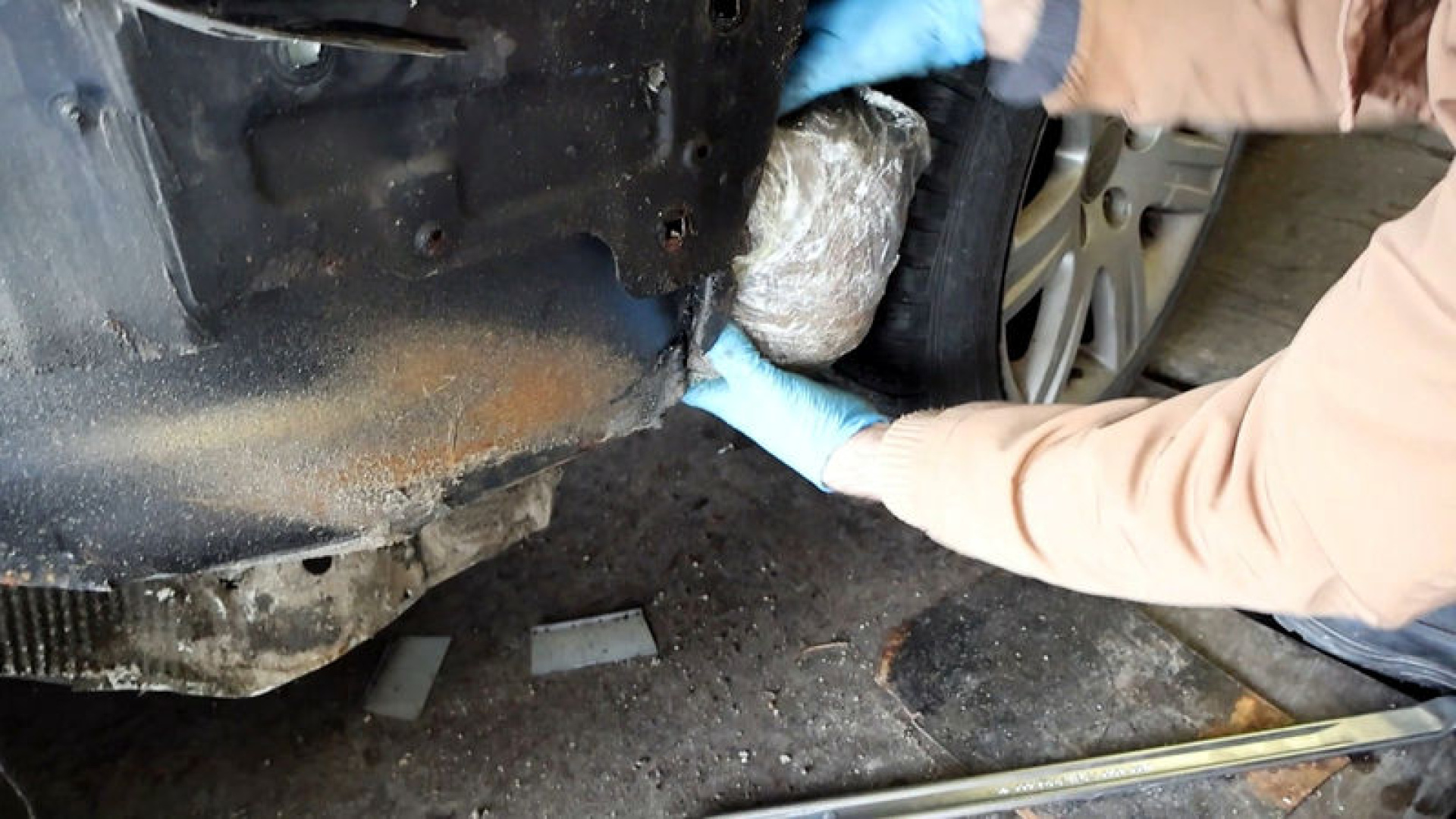 Son dakika: Kapıkule’de 2 otomobilde 20 kilo 812 gram uyuşturucu ele geçirildi