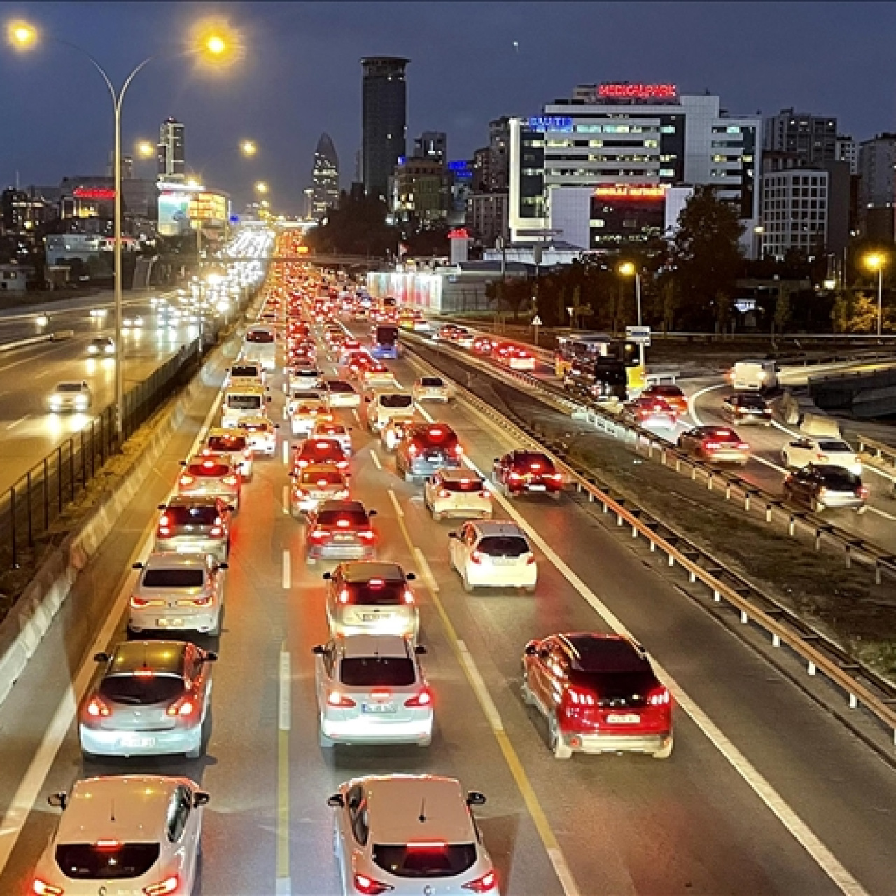 İstanbul'da trafik yoğunluğu yüzde 83'e çıktı