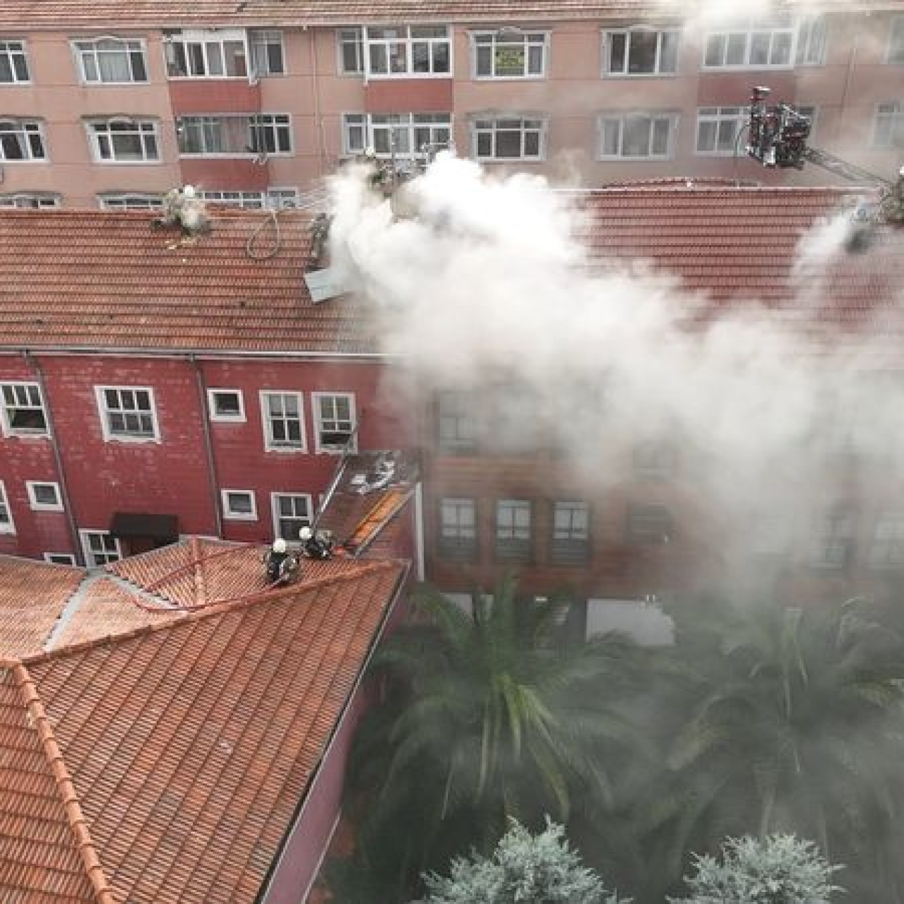 Fatih'teki yangın söndürüldü