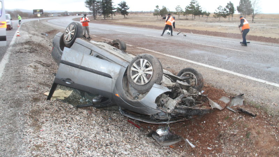 Konya'da otomobil devrildi: 6 yaralı