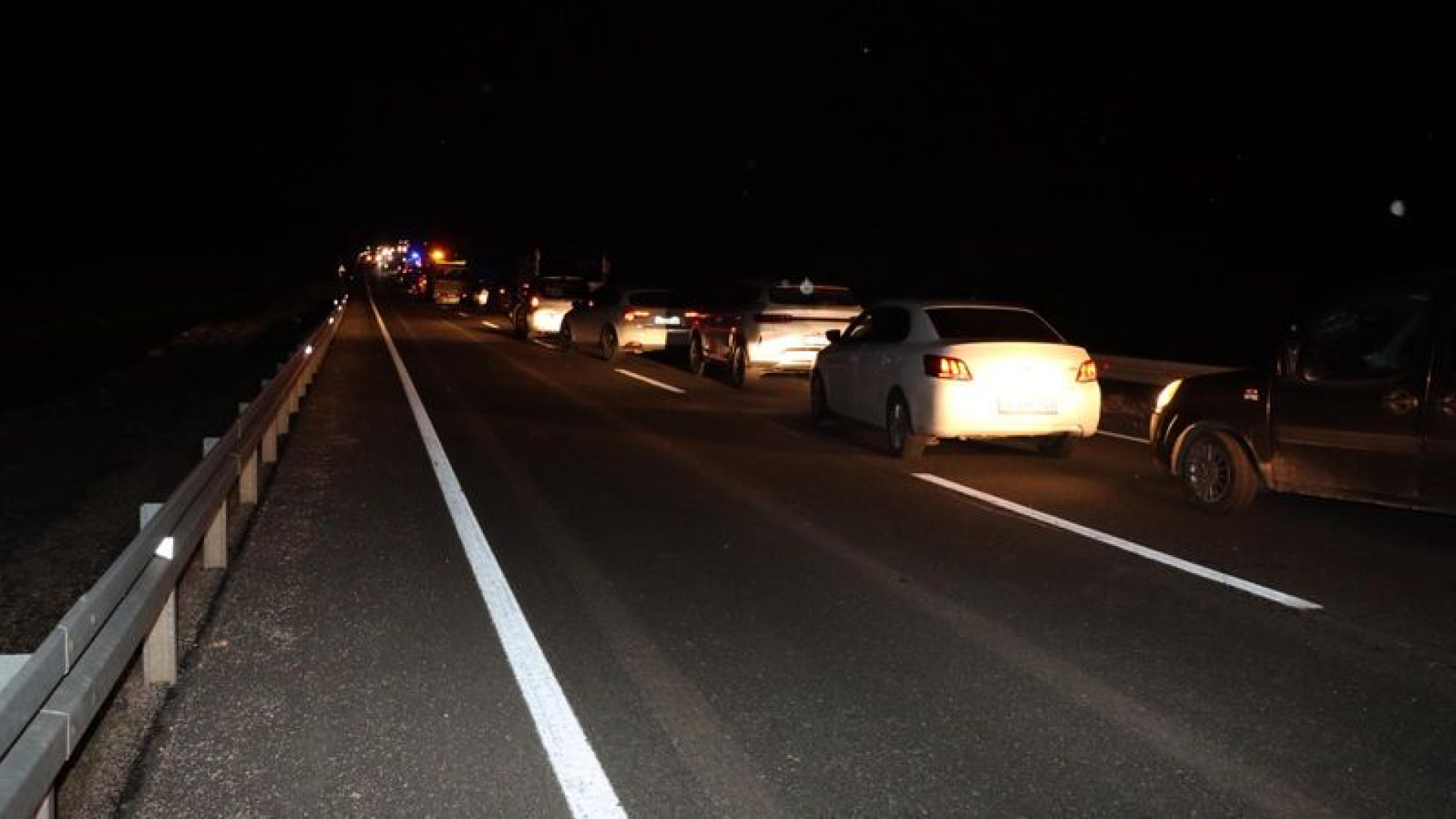 Mardin'de otomobil ile hafif ticari aracın çarpıştığı kazada 3 kişi öldü, 2 kişi yaralandı