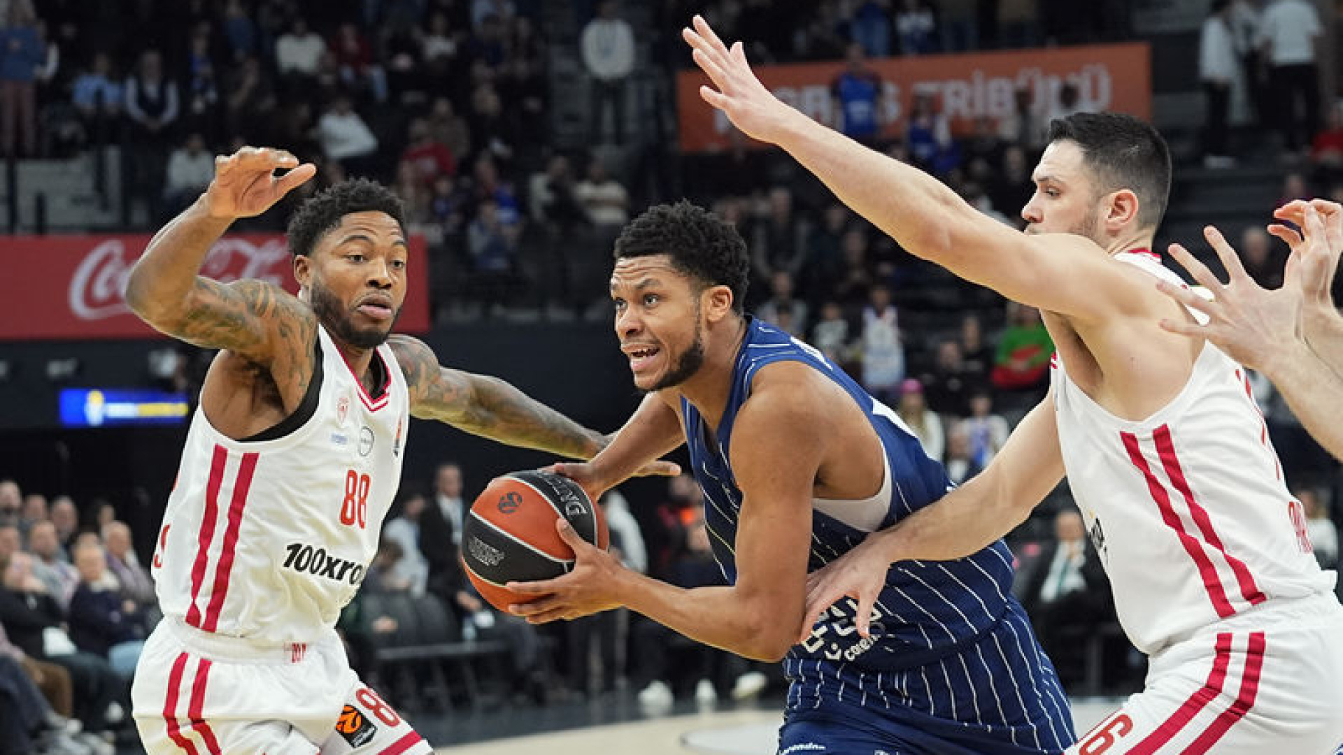 Anadolu Efes EuroLeague'de Olympiakos'a 74-68 Yenilerek 8. Mağlubiyetini Aldı