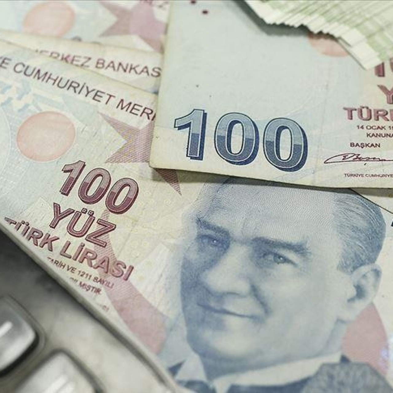 En düşük emekli maaşı 20 bin liraya yükseltildi