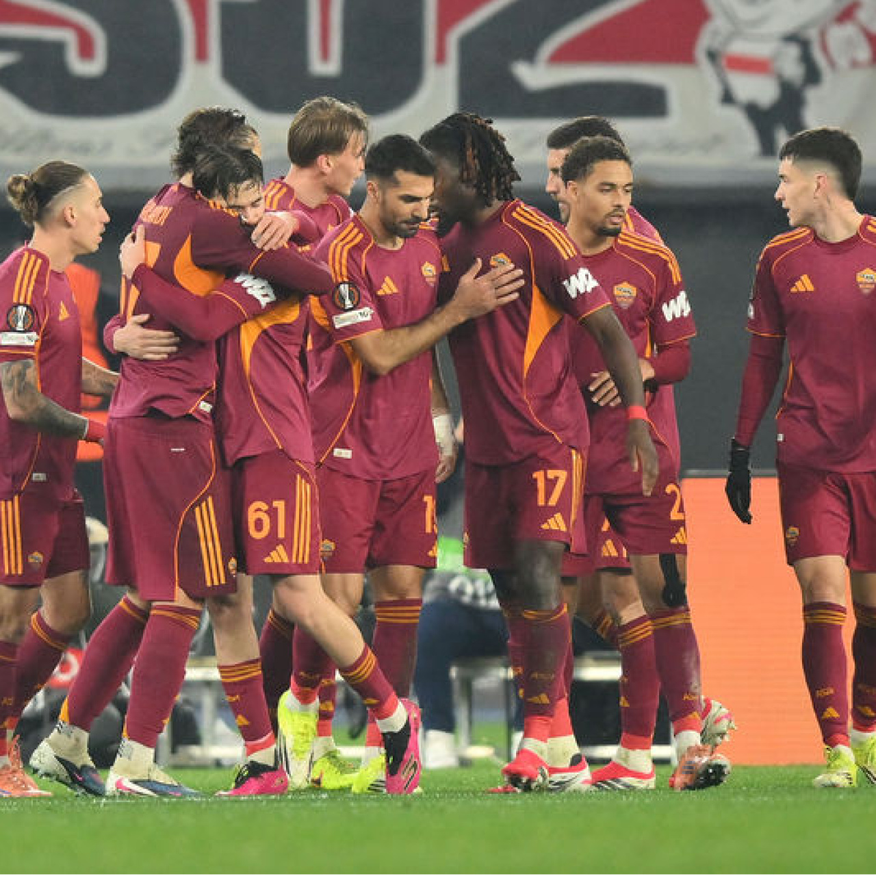 Roma, Stuttgart'ı iki golle geçti!
