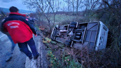 Servis şarampole uçtu: 14 yaralı