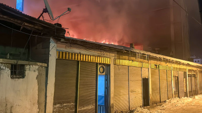 Van'da korkutan yangın: 5 iş yeri yandı