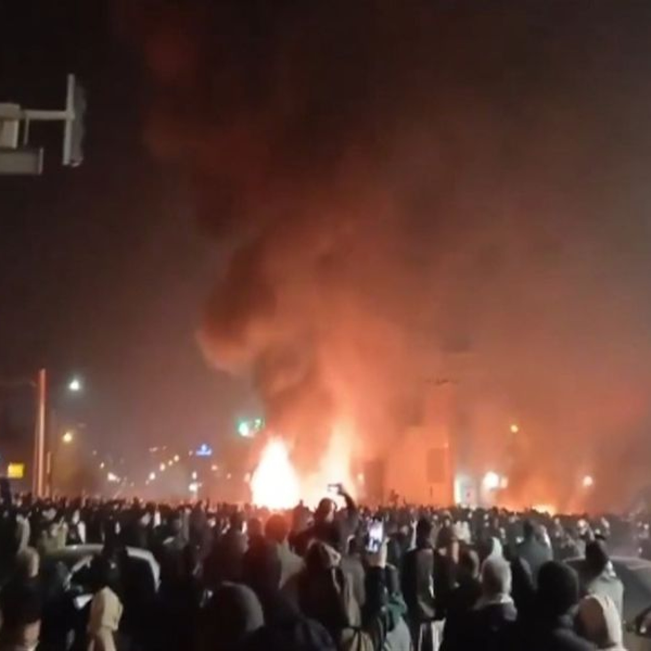 İran'da can kaybı 5 bini geçti