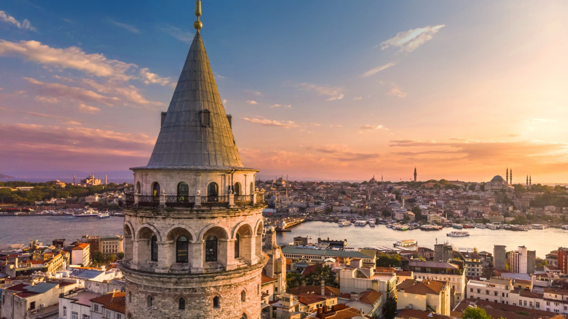 Galata Kulesi ve Kız Kulesi'nde ziyaretçi rekoru kırdı