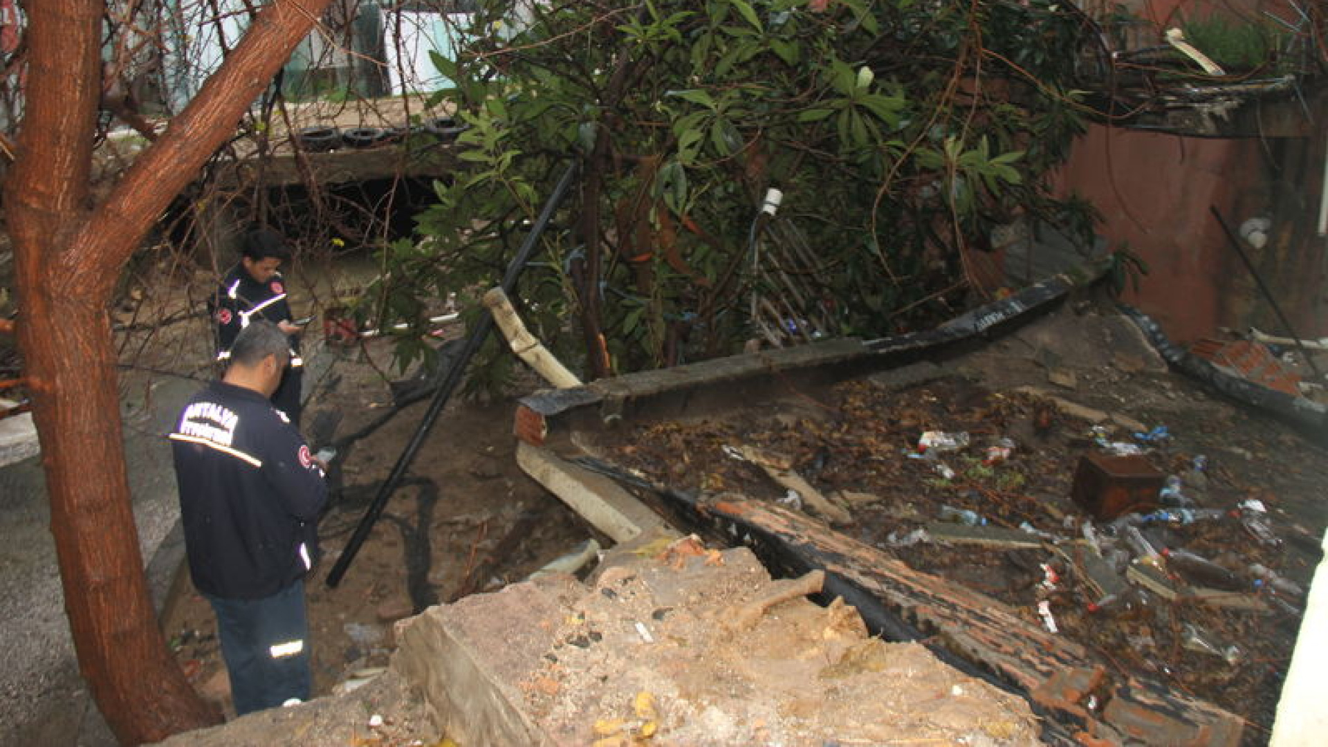 Sağanakta bina çöktü! | Son dakika haberleri