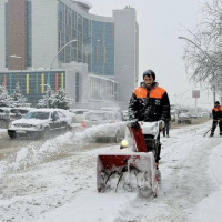 Hayat durdu! Yoğun kar yağışında mahsur kaldılar