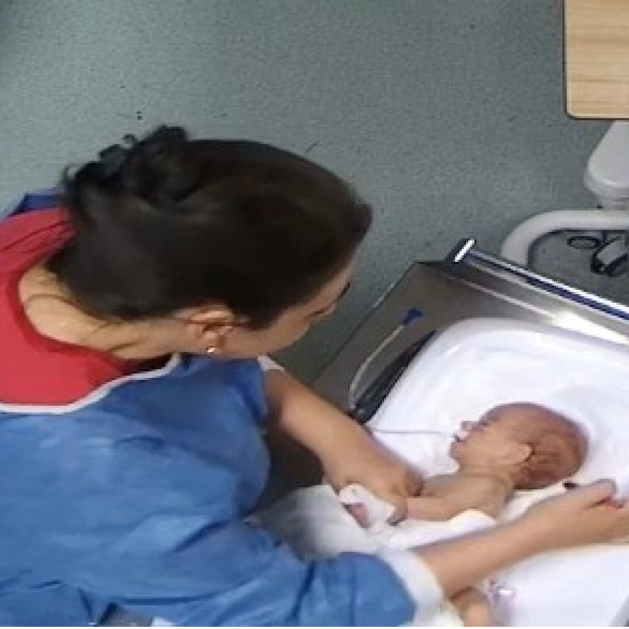 5 günlük bebeğe hemşire şiddetinde tutuklama kararı!