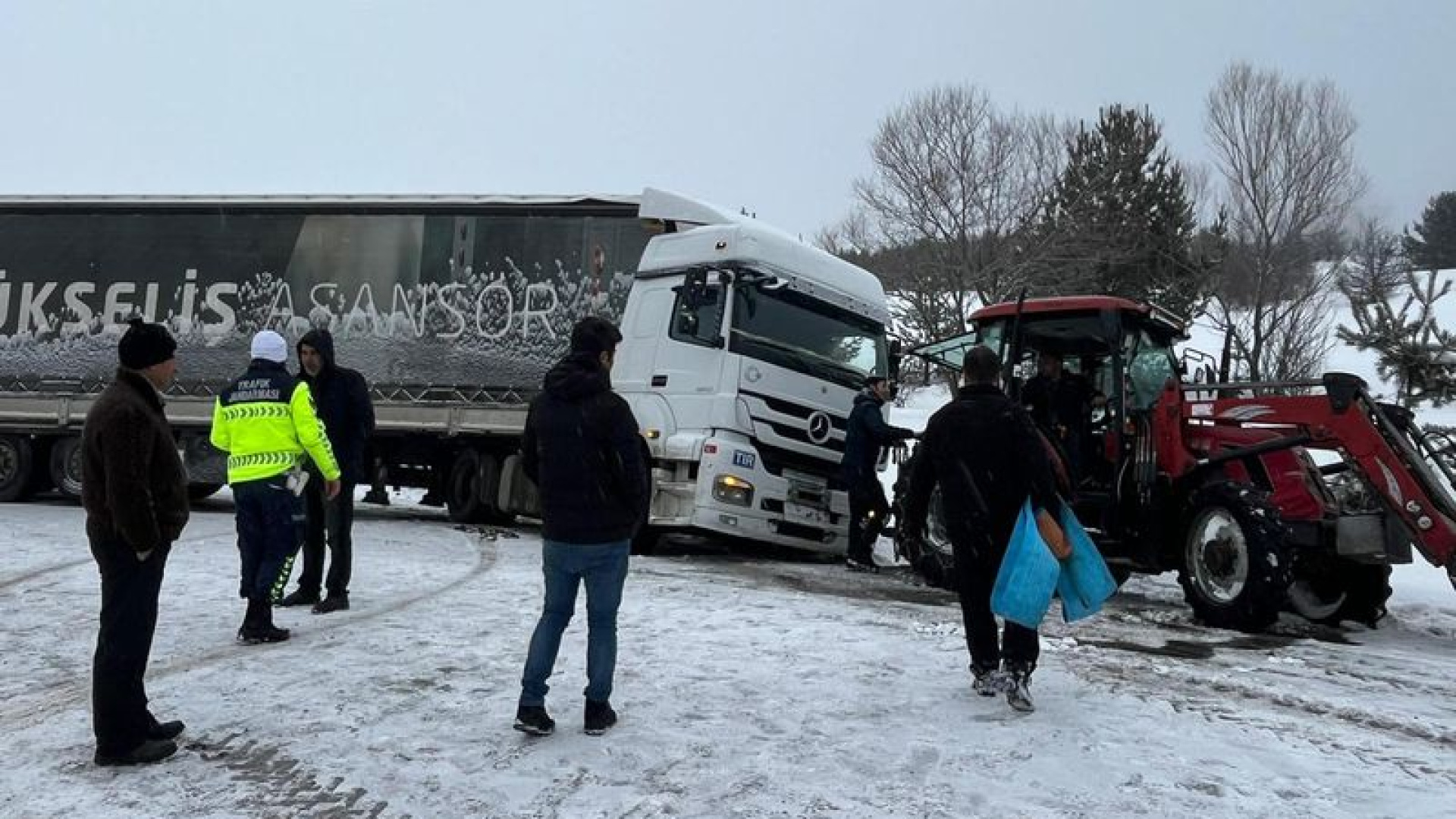 Son dakika: Ardahan'da TIR kaydı, uluslararası kara yolu ulaşıma kapandı | Son dakika haberleri