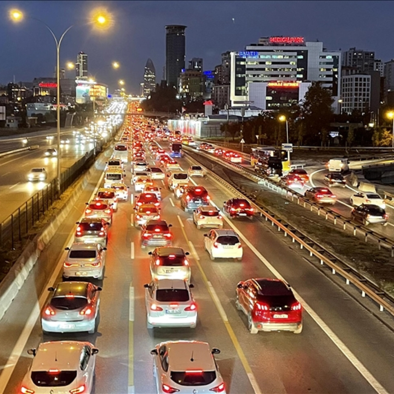 İstanbul'da trafik yoğunluğu yüzde 85'e çıktı