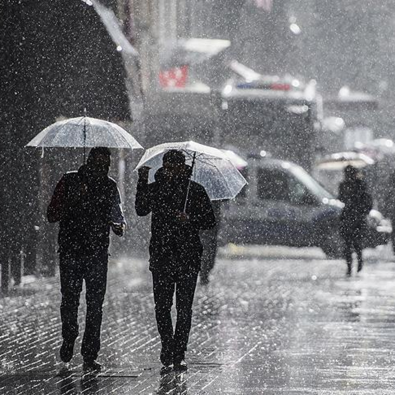Batı'da sağanak iç Anadolu'da kar