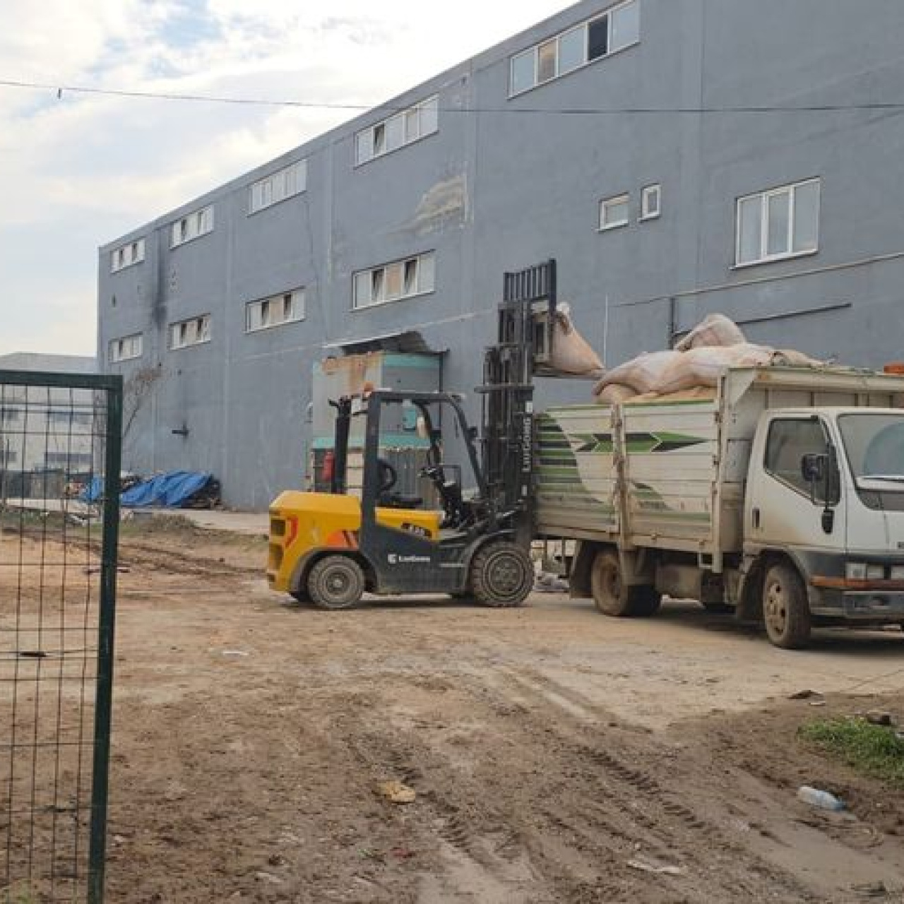 Forkliftten düşen kişi öldü