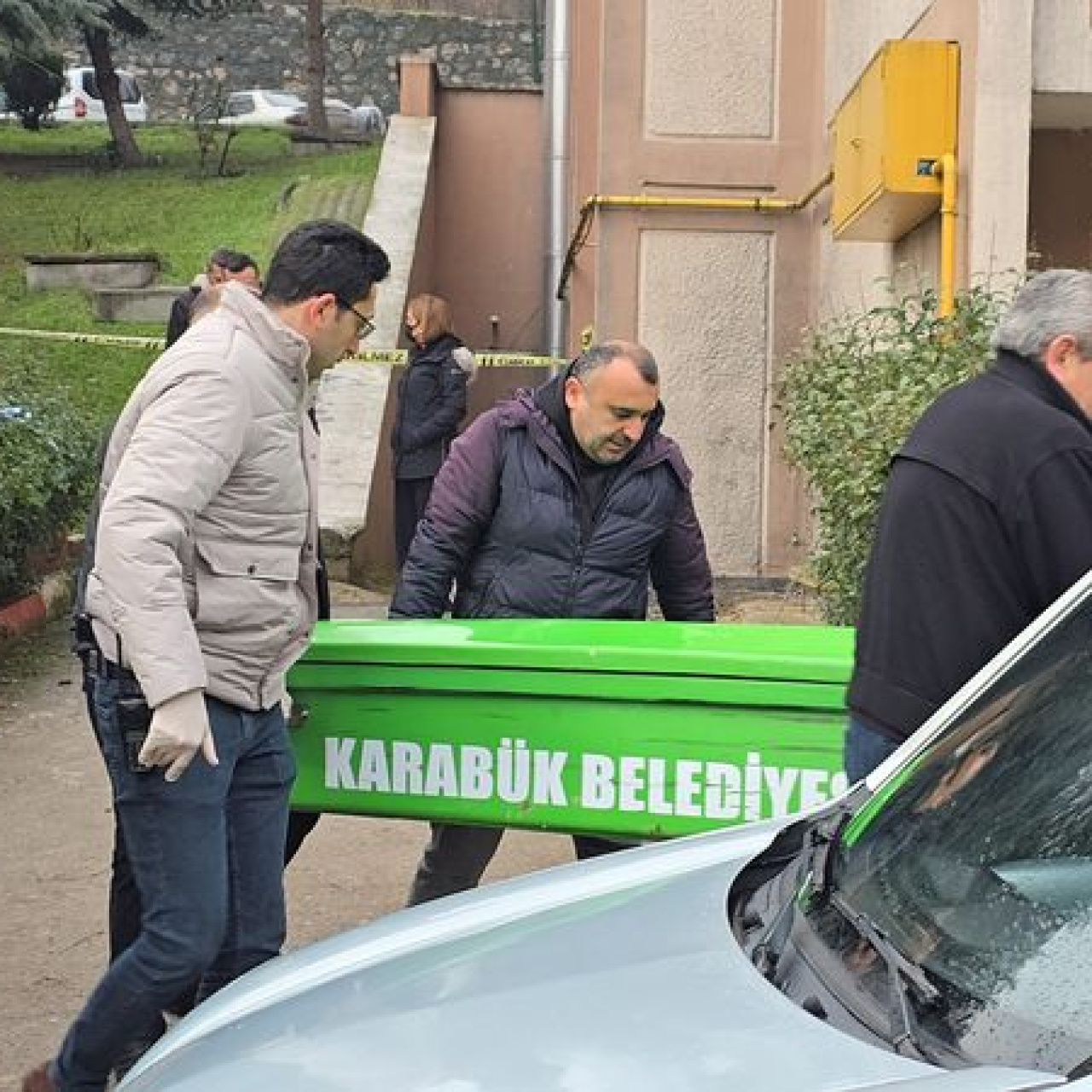 5. kattan düşerek yaşamını yitirdi