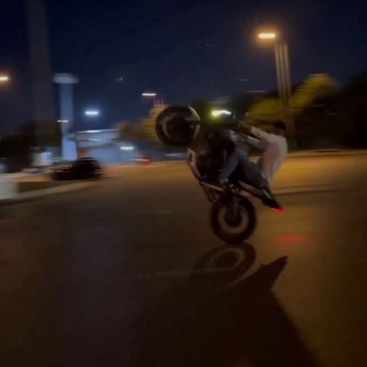 Motosikletli genç can verdi