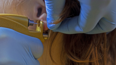 Kulak deldirmek orucu bozar mı?