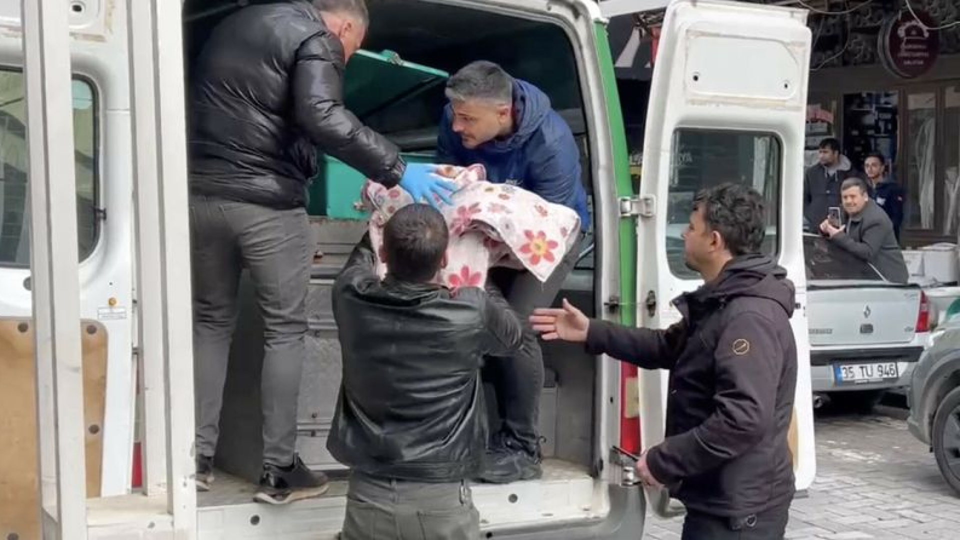 Turgutlu'da 3 Aylık Bebek Yatağında Ölü Bulundu: Anne İfadeye Alındı