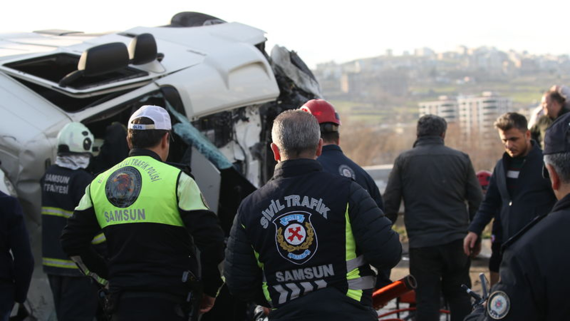 Samsun'da TIR'ın Karşı Şeride Geçmesiyle Meydana Gelen Kaza: 1 Ölü, 3 Yaralı