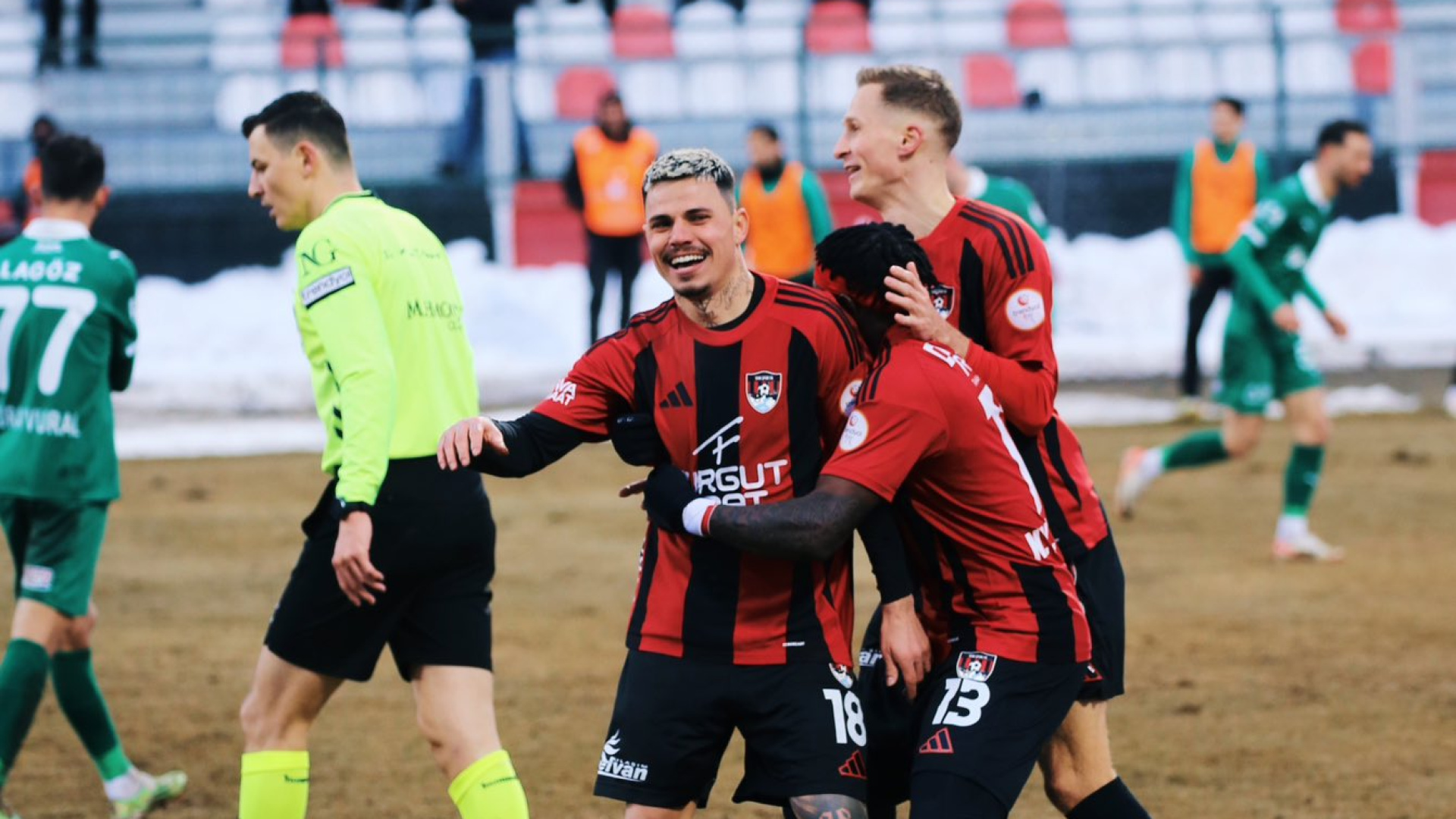 Van Spor FK, Iğdır FK'yı 3-0 Mağlup Ederek Galibiyet Hasretini Bitirdi