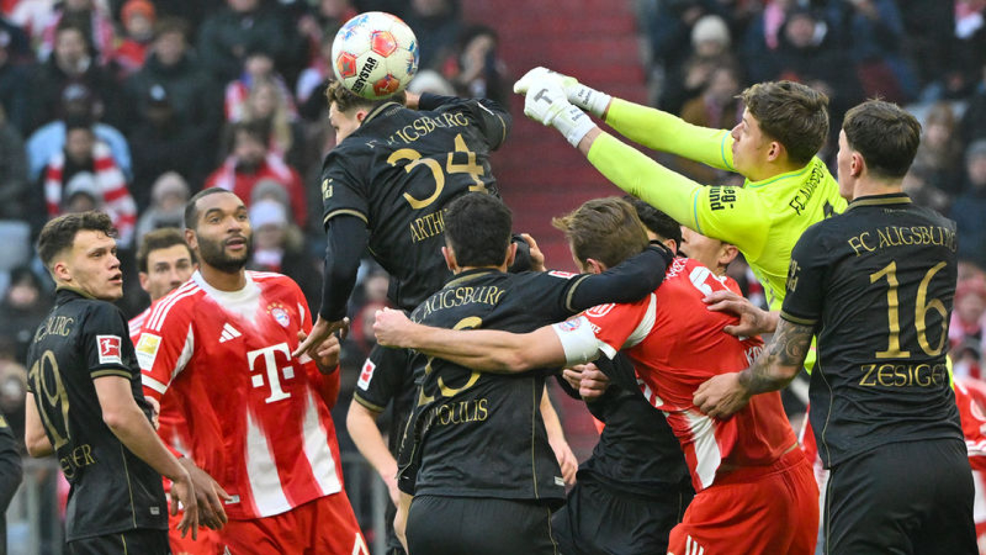 Bayern Münih, Augsburg Karşısında İlk Mağlubiyetini Aldı: 2-1