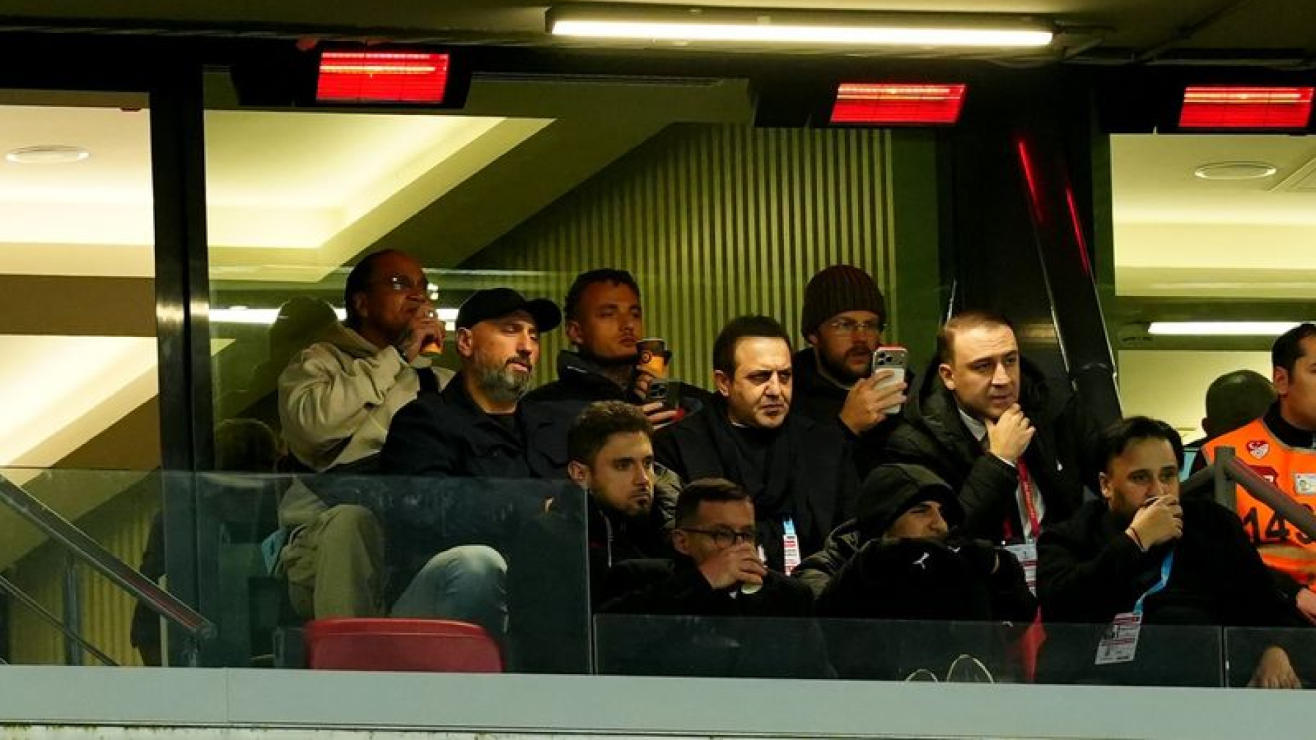 Galatasaray'ın Yeni Transferi Noa Lang, Fatih Karagümrük Maçını Tribünden İzledi
