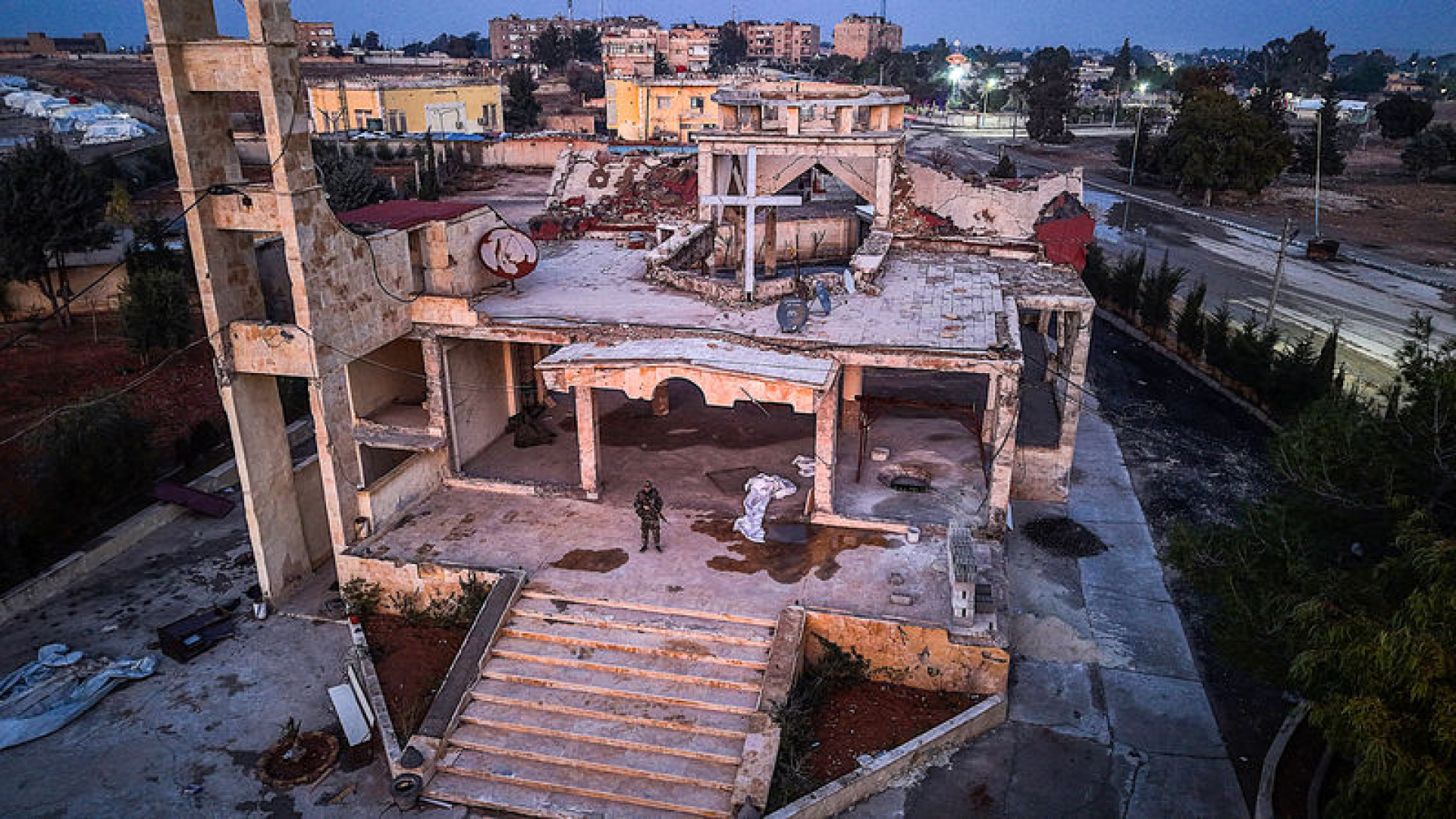 Terör örgütü YPG, Suriye'nin Fırat kıyısındaki beldenin altına kilometrelerce tünel kazdı | Dış Haberler