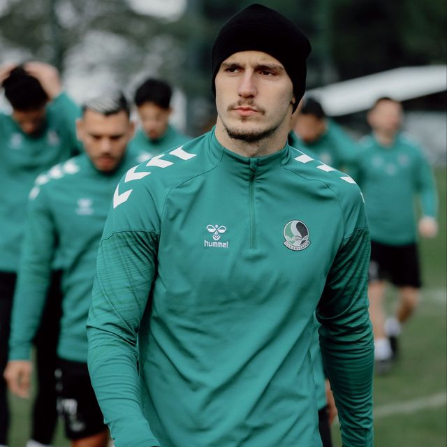 Sakaryaspor 5 futbolcuyu renklerine bağladı!