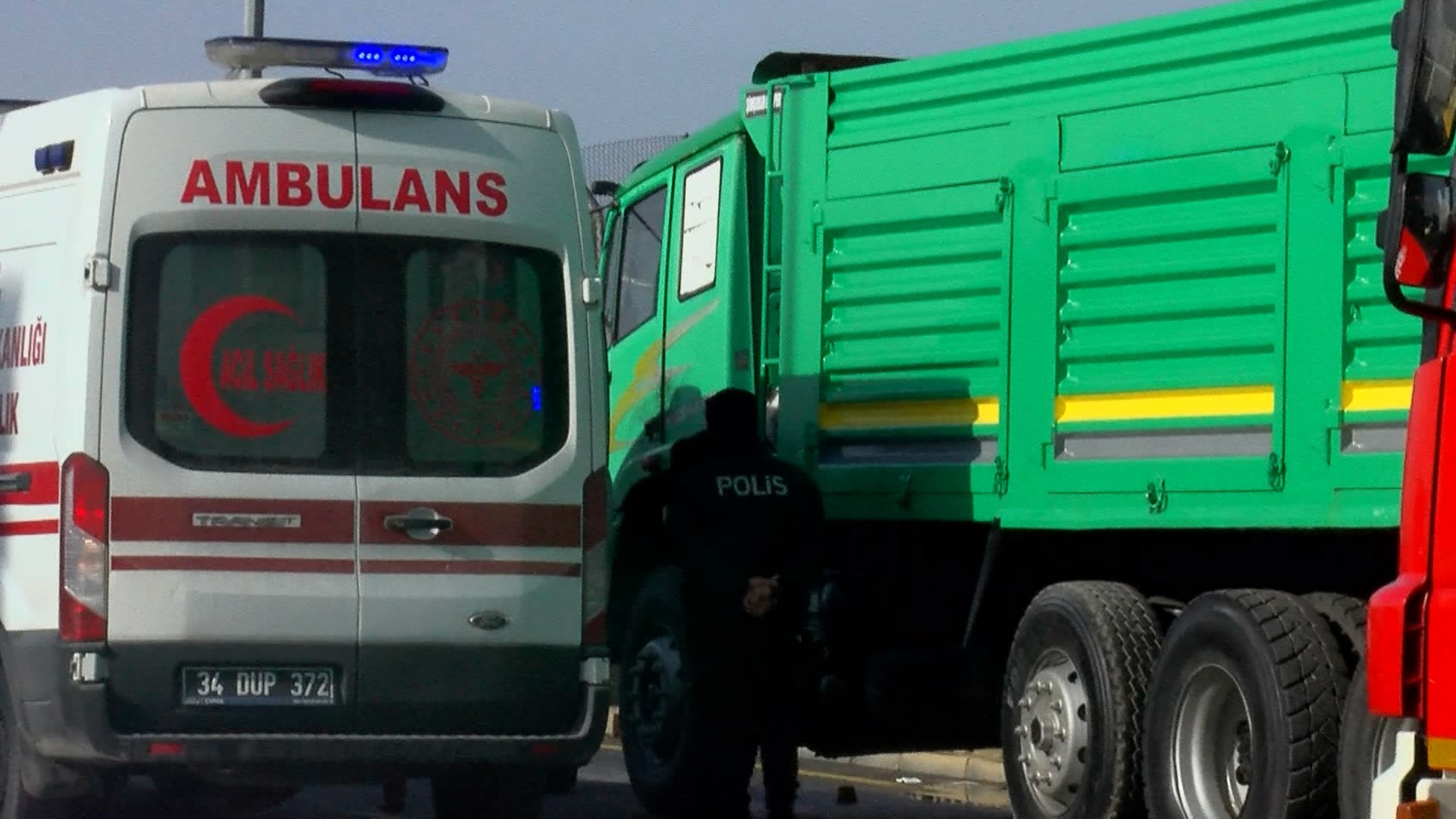 Tamir ettiği kamyonun şoför kabini üzerine düştü! …