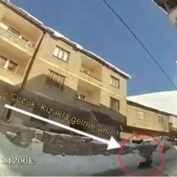 Kızakla kayarken otobüs çarptı!