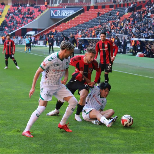 Konyaspor, 88'de beraberliği kurtardı!