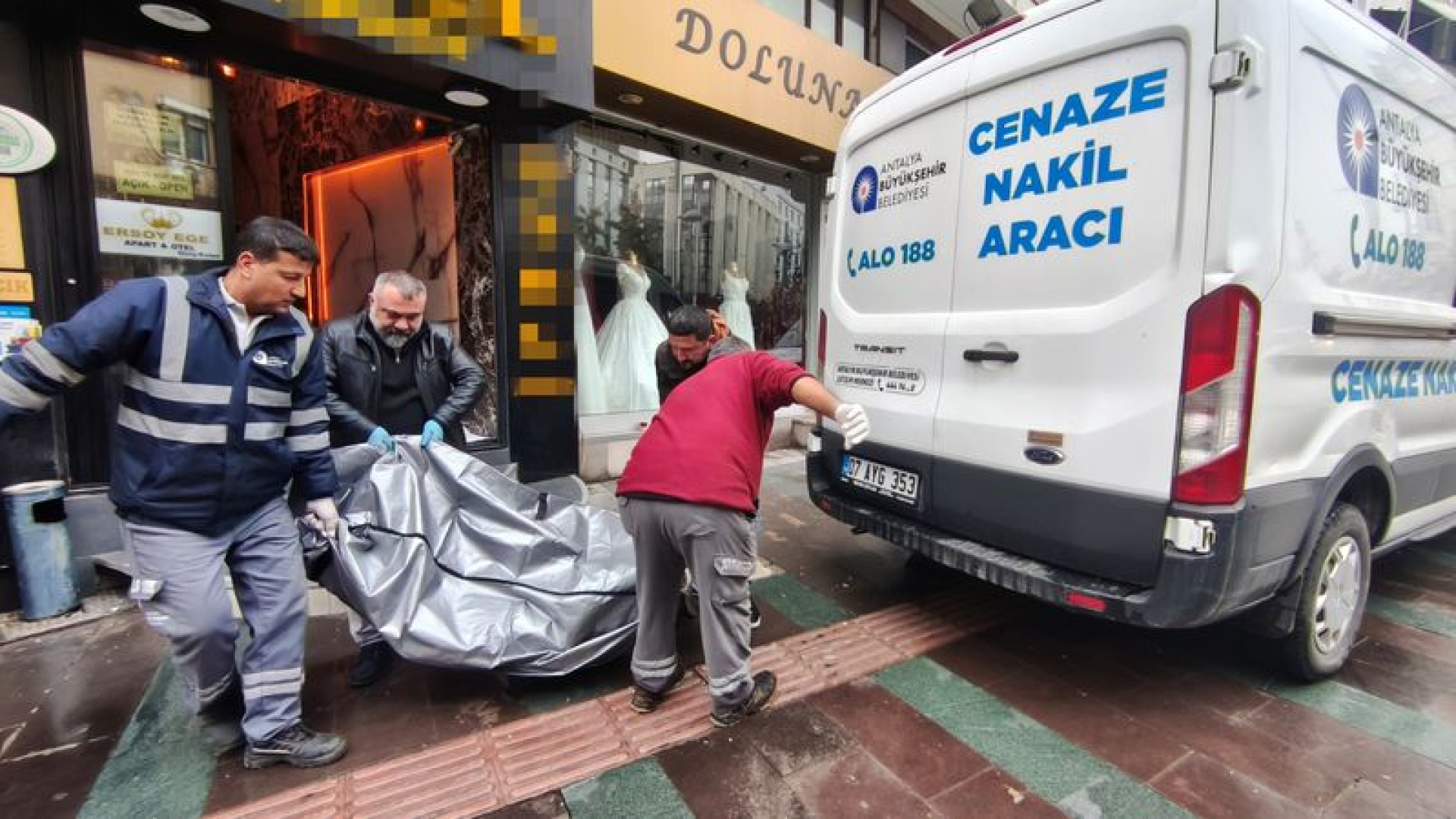Antalya'da Otel Odasında Ölü Bulunan Genç Adamın Avucunda Şırınga Bulundu