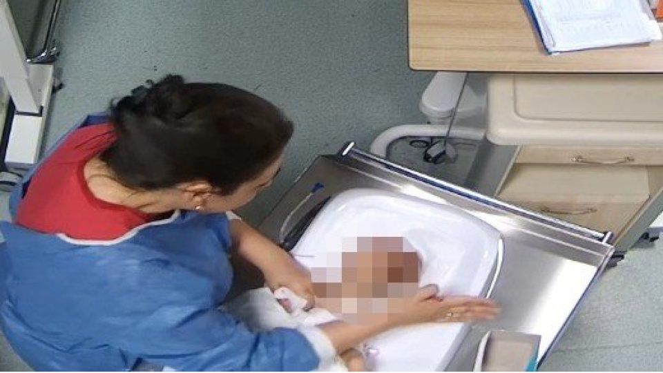 Bebeğe şiddette hemşire polise teslim oldu!