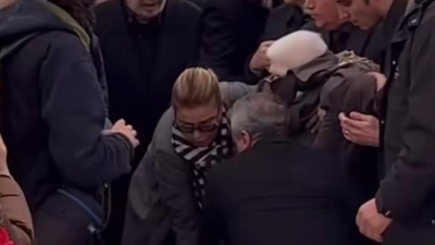 Usta oyuncu cenazede fenalaştı