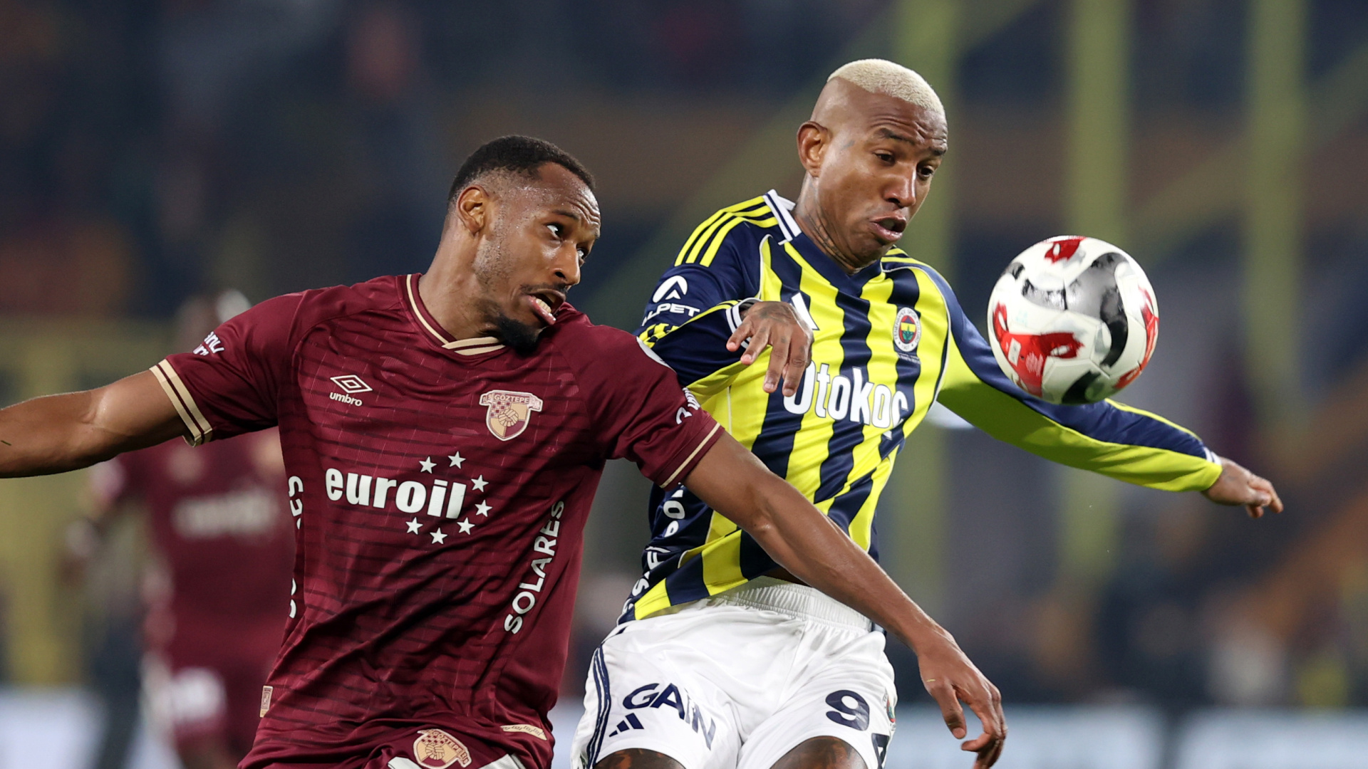Fenerbahçe - Göztepe Maçı Canlı Yayın: Süper Lig'de Zirve Mücadelesi