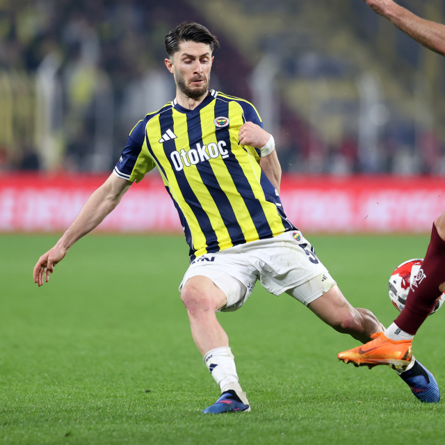 F.Bahçe'de sakatlık: Oyuna devam edemedi!