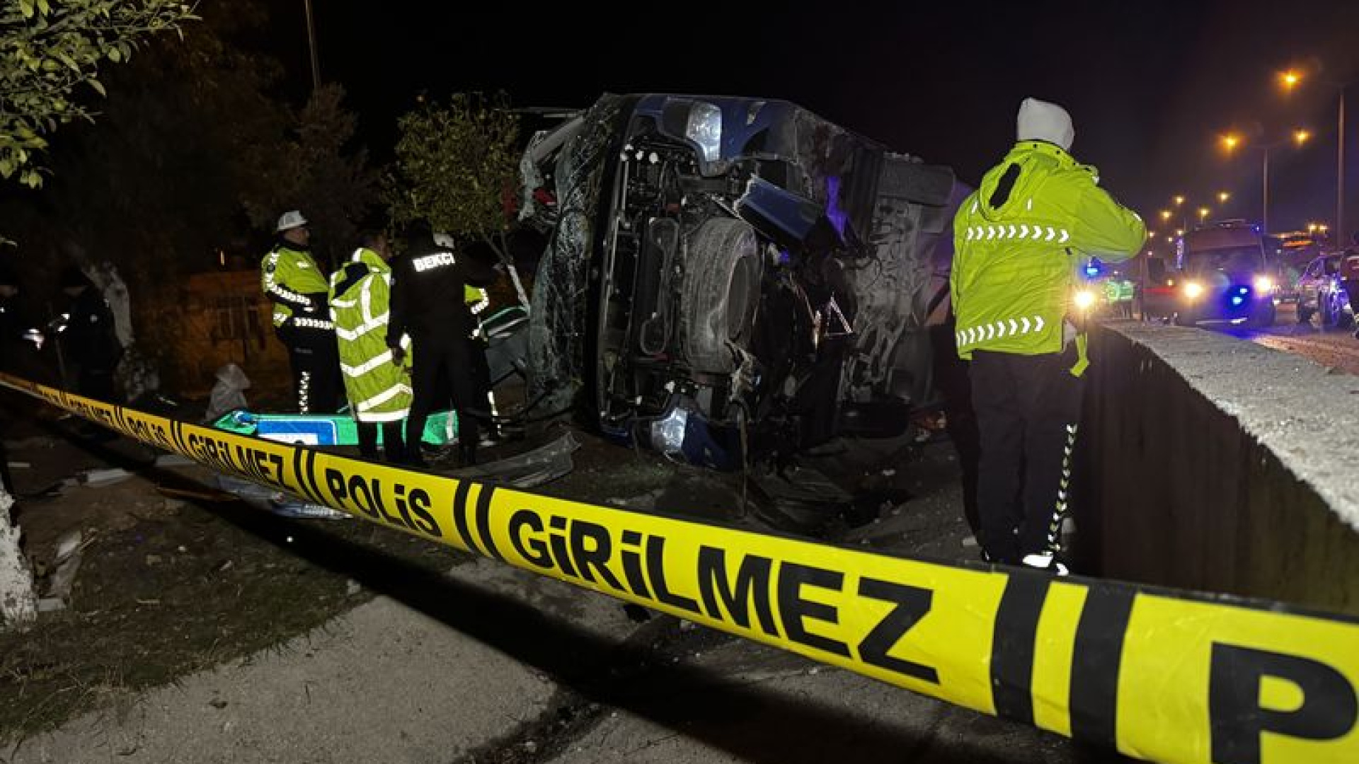 Adana'da devrilen otobüsteki 8 kişi yaralandı