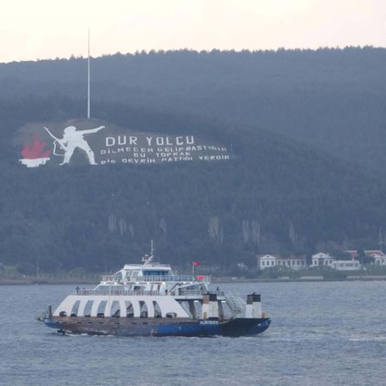 Bozcaada'ya yapılacak feribot seferleri iptal edildi