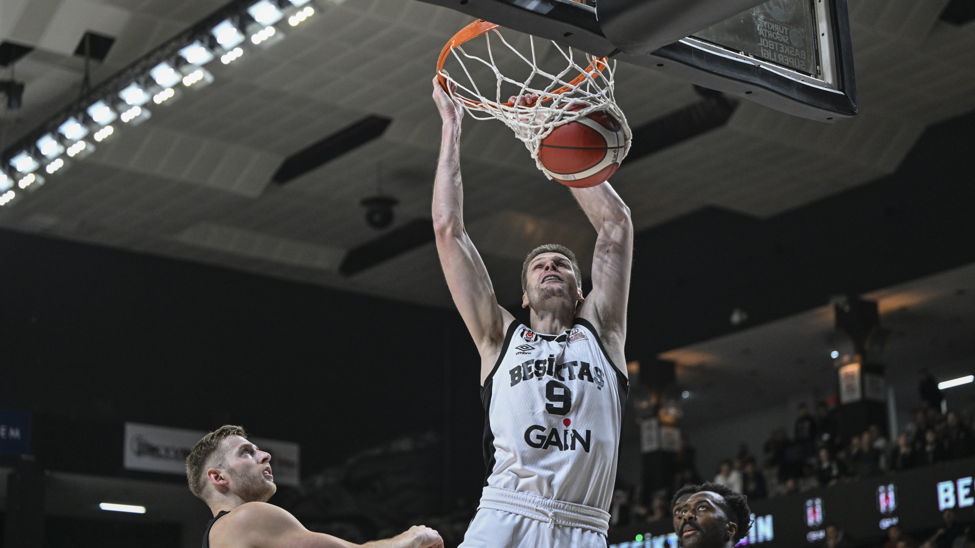 Beşiktaş GAİN, EuroCup'ta İtalyan Rakibi Trento ile Zirve Mücadelesine Çıkıyor