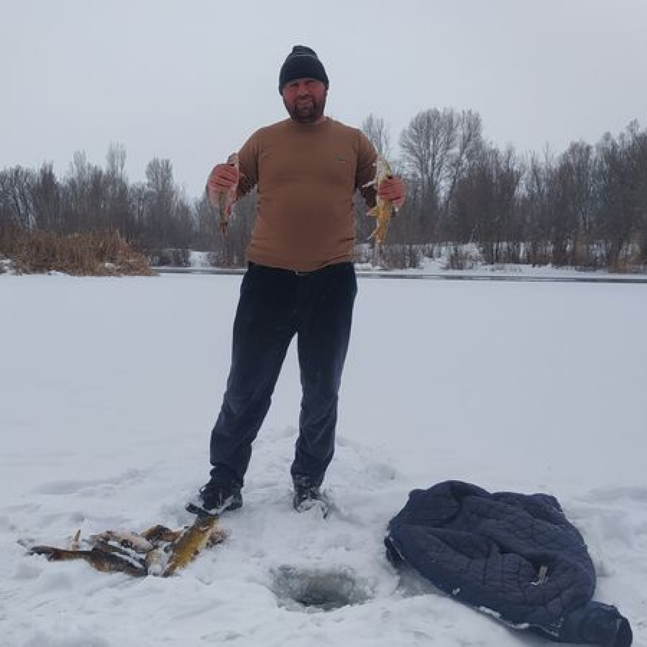 Buz tutan Kızılırmak'ta balık avı