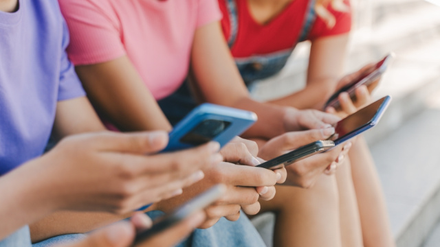 Fransa da sosyal medya yasağı için harekete geçti