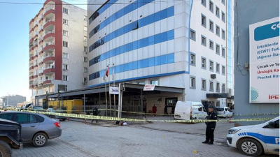 Hastane önünde silahlı kavga: 1 ölü