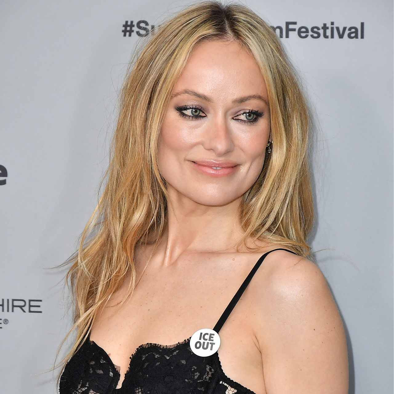 Kırmızı halıda ICE protestosu