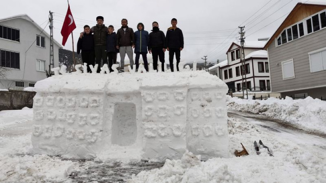 'Kardan Kız Kulesi'nin ardından Sivas Valiliği binası