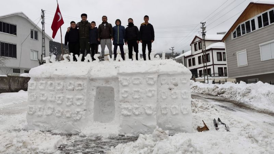 'Kardan Kız Kulesi'nin ardından Sivas Valiliği binası